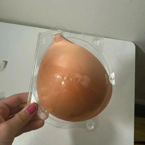 NWT NuBra Seamless Adhesive Push-Up Bra D Cup - Picture 3 of 5